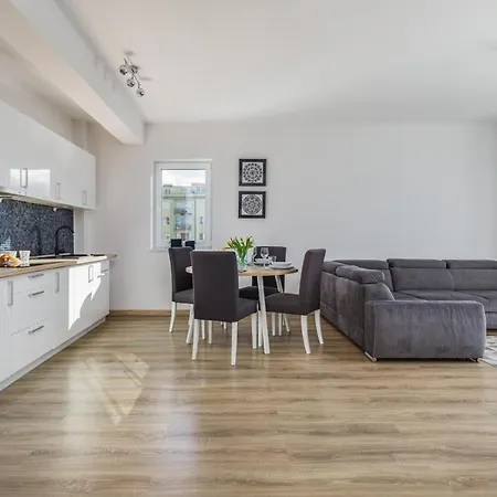 Strzelecka Center Of By Renters